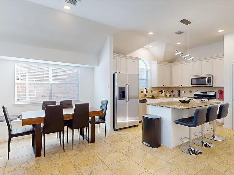 18 Avenswood Pl — Photo 3