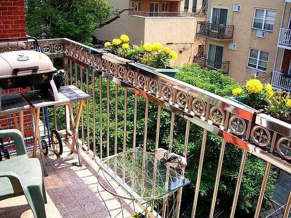 3rd image of 3019 32nd St APT 8