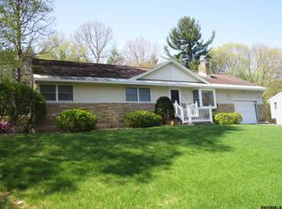 27 Ridgewood Ln, Glenville, NY 12302