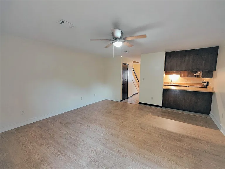 1317 Redwood Ln — Photo 5
