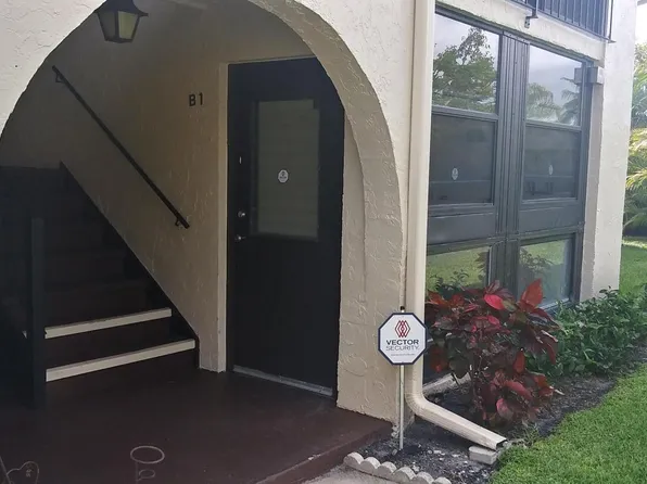 5971 La Pinata Blvd APT B-1, Greenacres, FL 33463