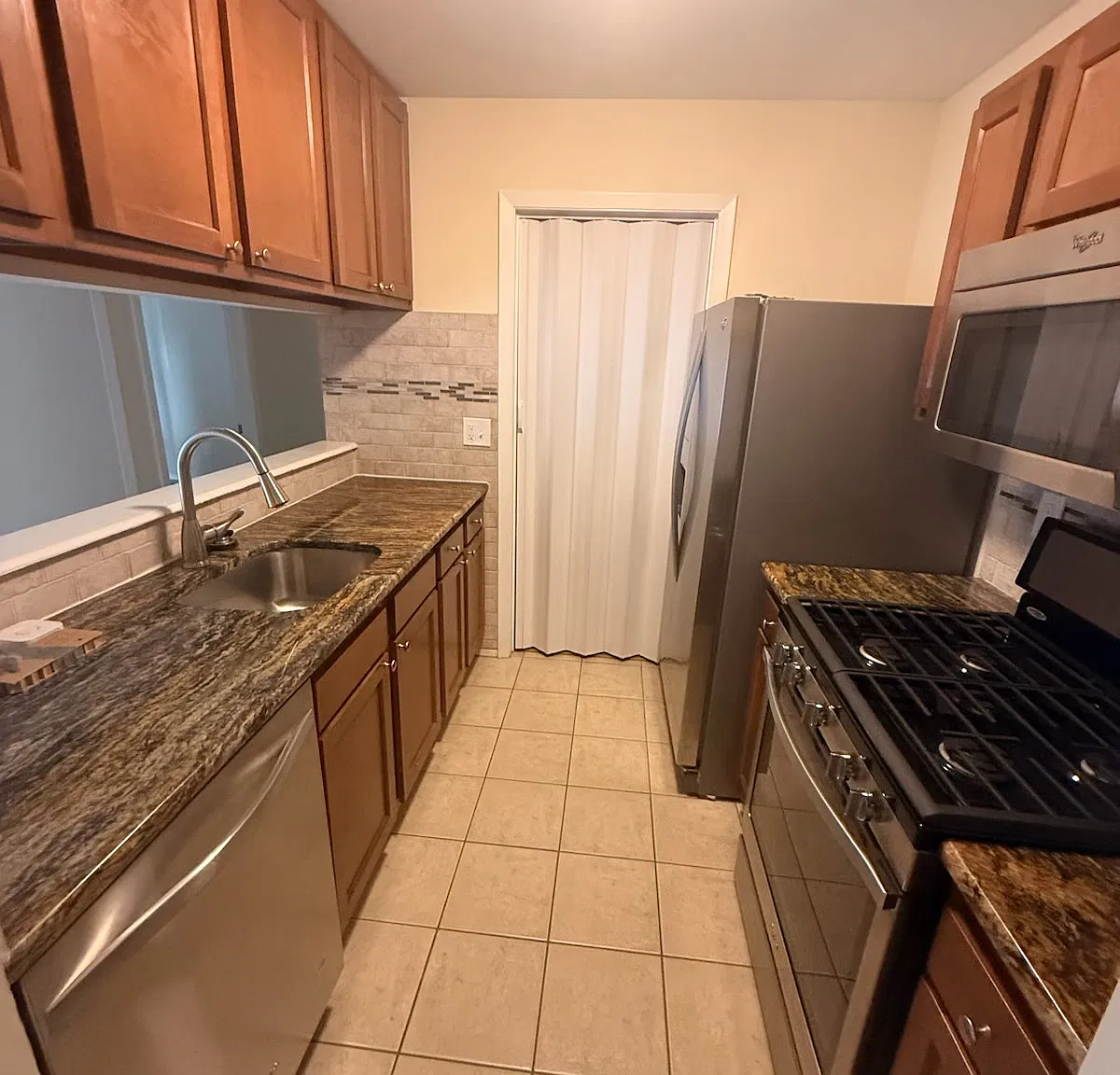 2 bed, 940 sqft, $2,200 — Photo 2