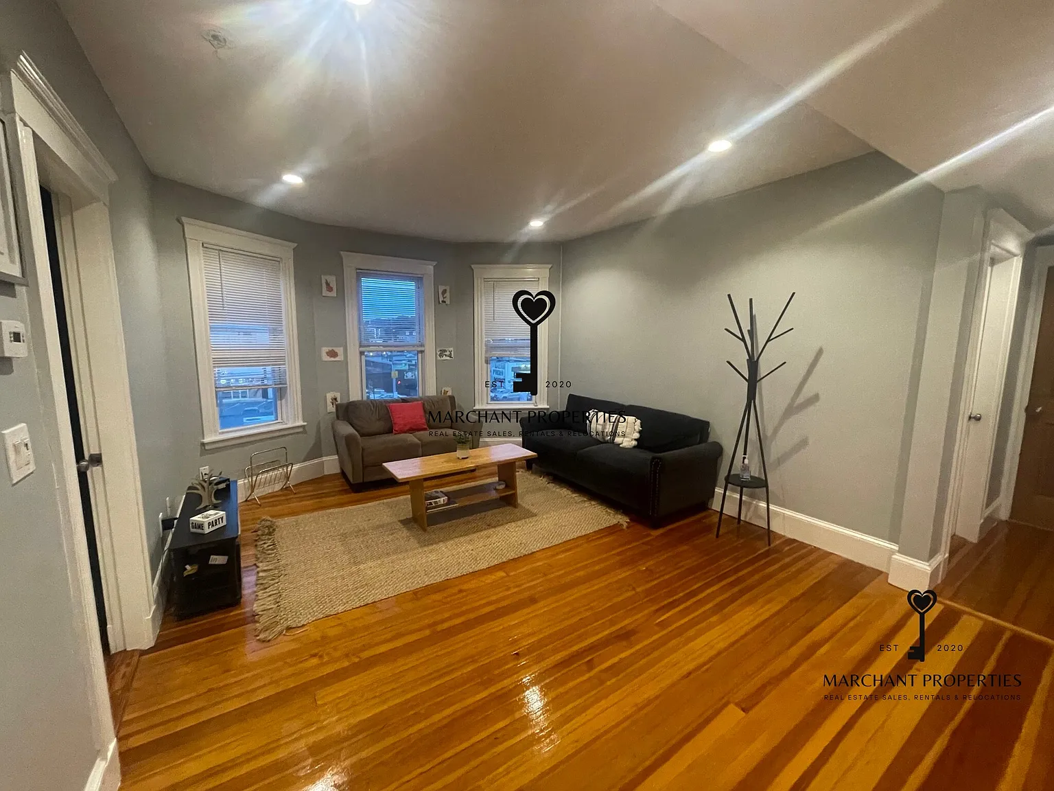 3 bed, 2.0 bath, 1200 sqft, $3,925 — Photo 2