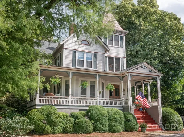 213 Riverside Dr, Morganton, NC 28655