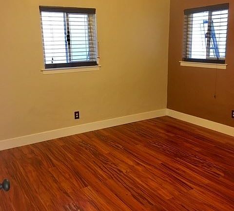 5th image of 1024 E 11th St APT 1