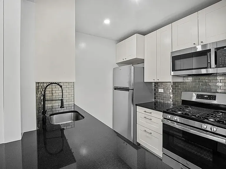 597 Grand Ave #2HH — Photo 3