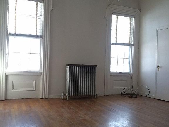 4th image of 22 S Lincoln Ave APT A