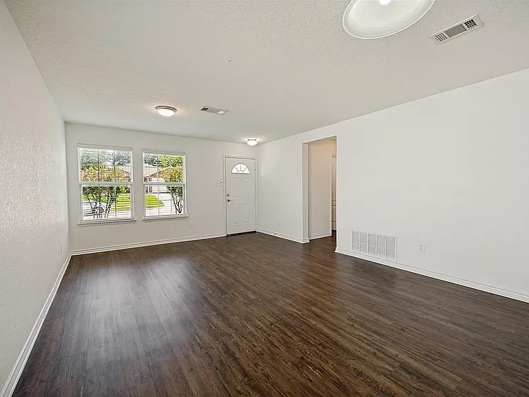8013 Hidden Oaks Dr — Photo 5