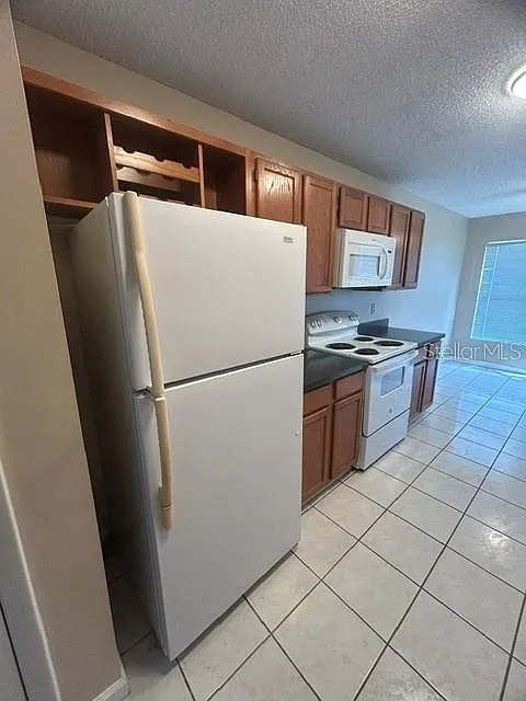3 bed, 2.0 bath, 1556 sqft, $2,450 — Photo 4