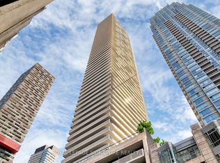 2221 Yonge St #1011, Toronto, ON M4S0B8