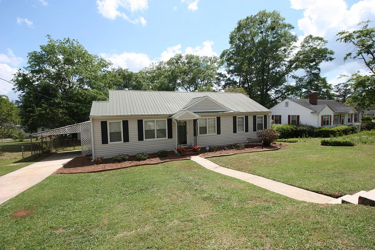 220 Beechwood Cir photo 1