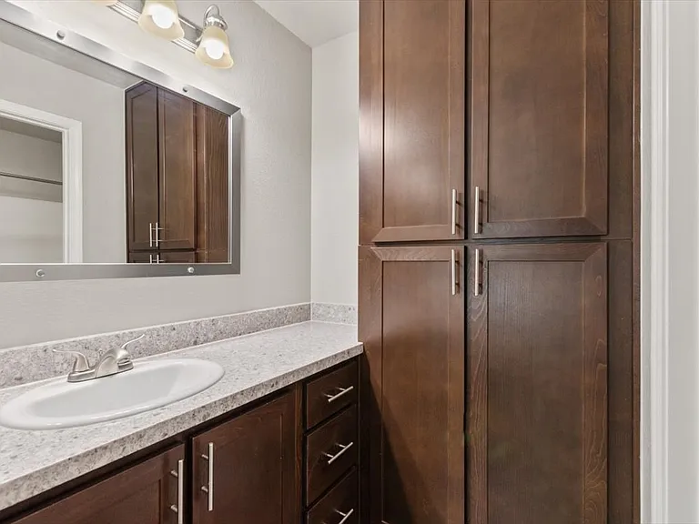 Heather Downs Apartments — Photo 38