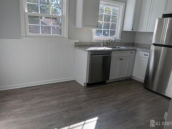 4th image of 305 E St