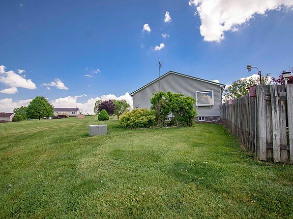 4th image of 561 Lovely Mount Dr
