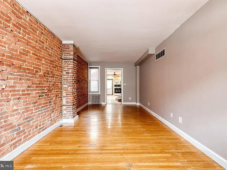 809 S Glover St — Photo 3