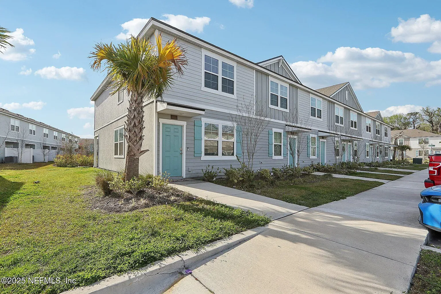 3 bed, 2.5 bath, 1373 sqft, $1,900 — Photo 1