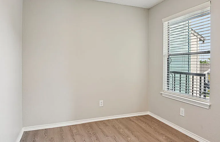 Creekside Apartment Homes — Photo 9