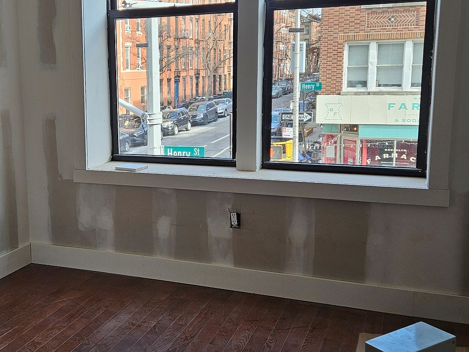 2nd image of 206 Sackett St Floor 1