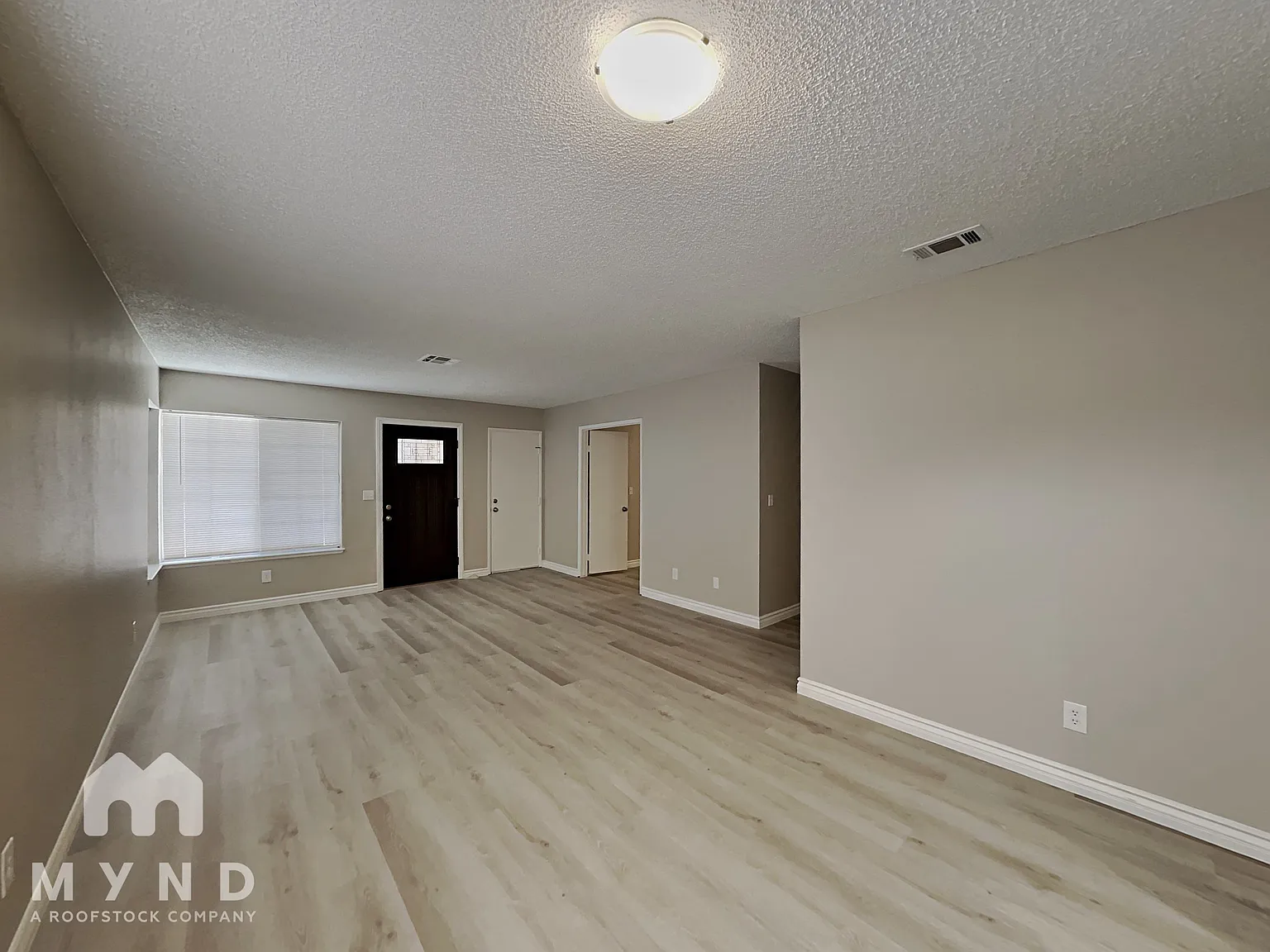 3 bed, 2.0 bath, 1152 sqft, $1,765 — Photo 3