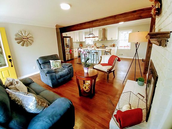 3rd image of 3383 Creek Valley Dr SE