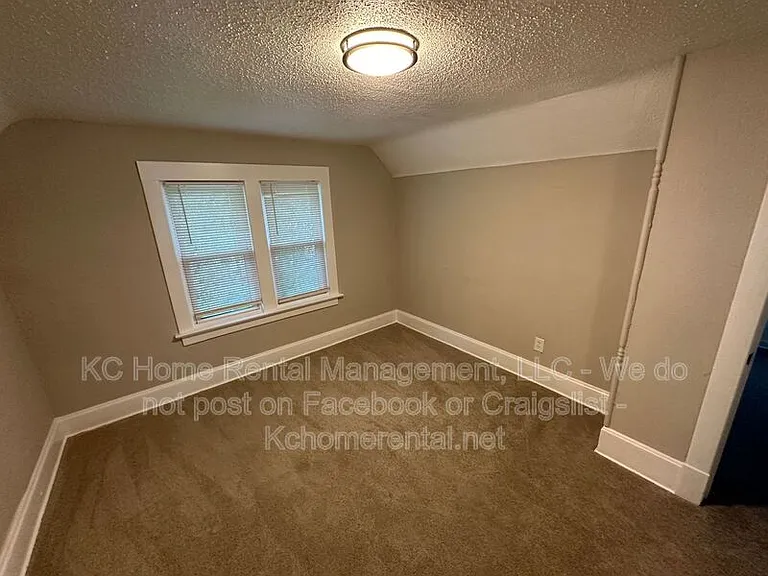 3016 E 32nd St — Photo 45