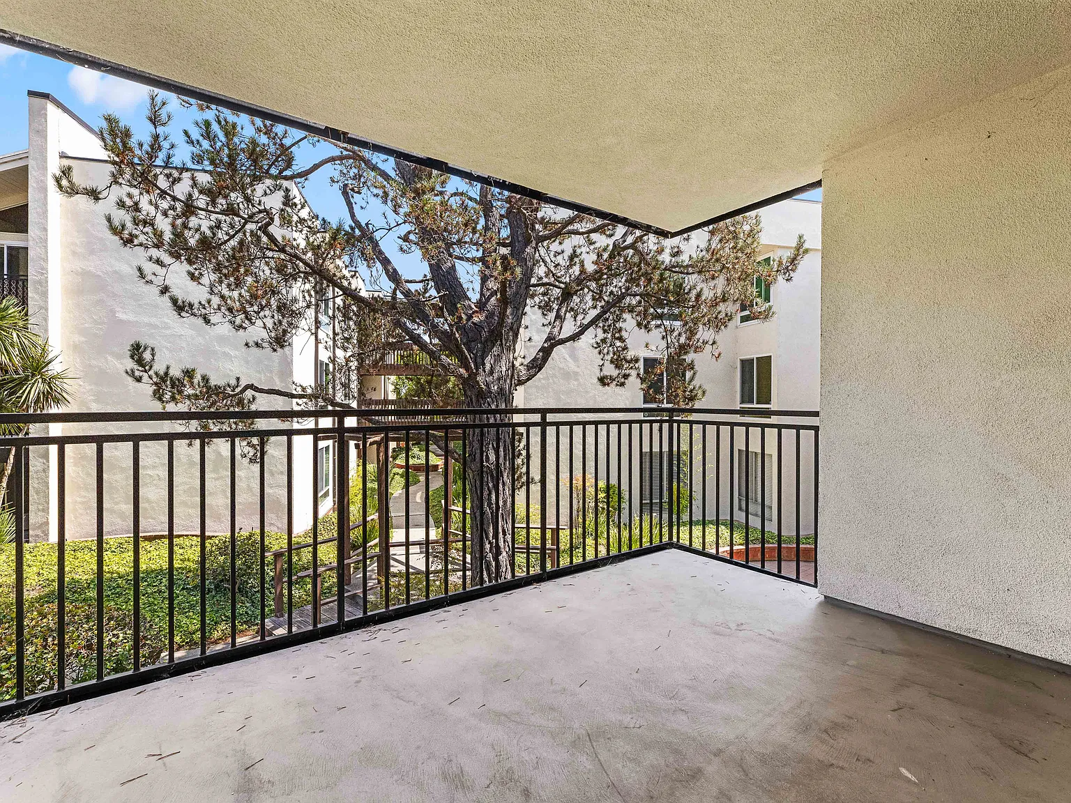 2 bed, 1200 sqft, $4,500 — Photo 3
