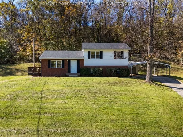 76 Lakeside Dr, Ona, WV 25545
