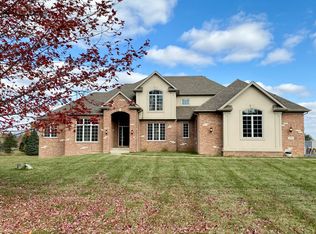 1884 Red Oak Ln, Spring Grove, IL 60081