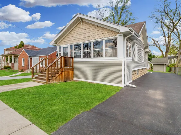 324 S West St, Crown Point, IN 46307