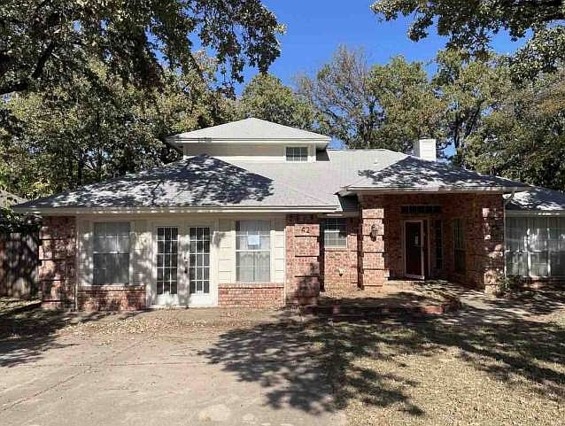 1st image of 421 Meadowcrest Dr