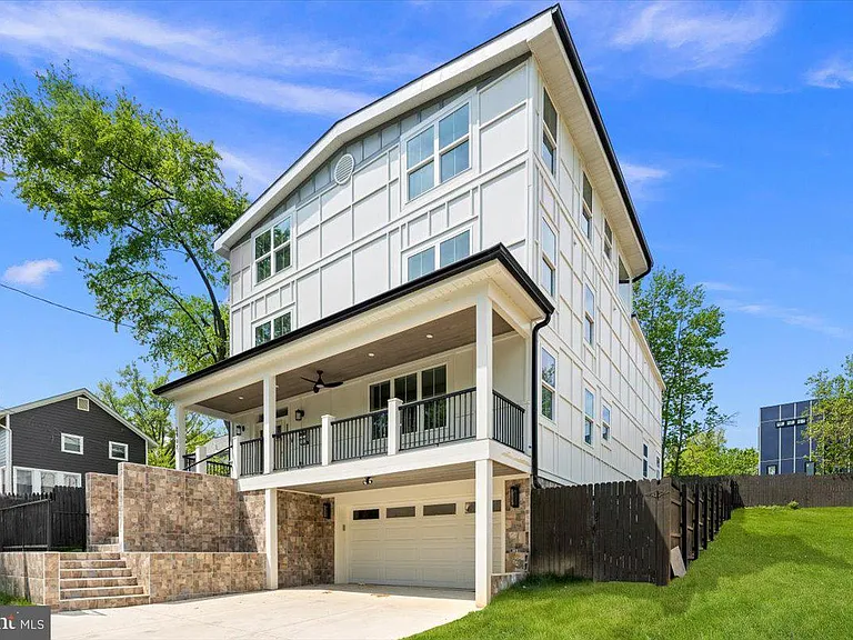 2902 Vista St NE — Photo 89