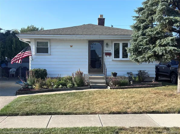 22829 Arcadia St, Saint Clair Shores, MI 48082