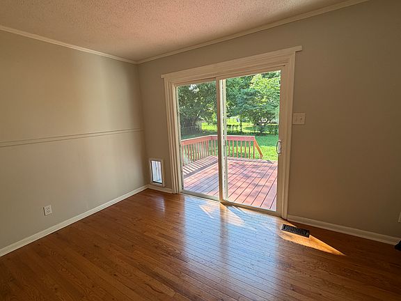 5th image of 4001 Laurel Dr NW
