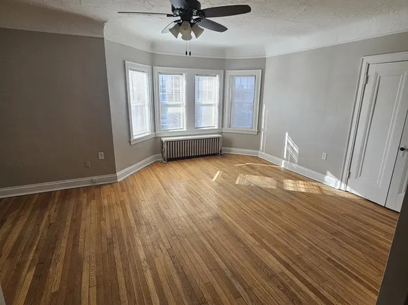 12065 Edgewater Dr, Lakewood, OH 44107