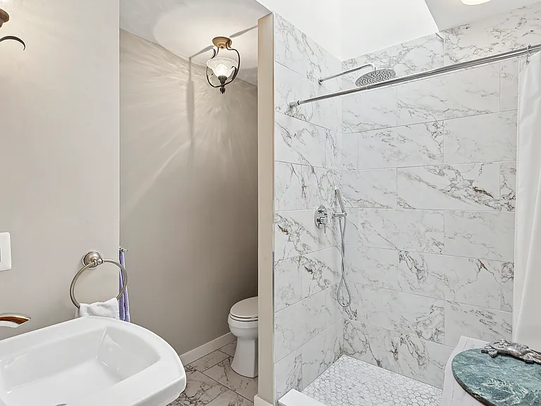 624 Noyack Rd — Photo 12