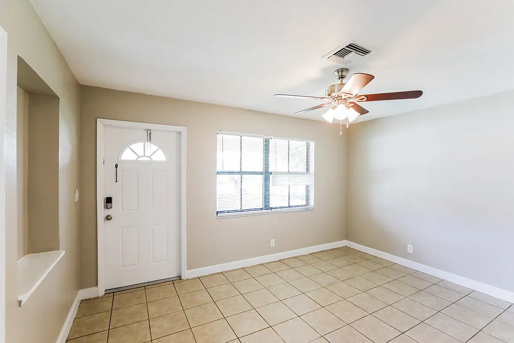 4 bed, 2.0 bath, 1177 sqft, $2,585 — Photo 3