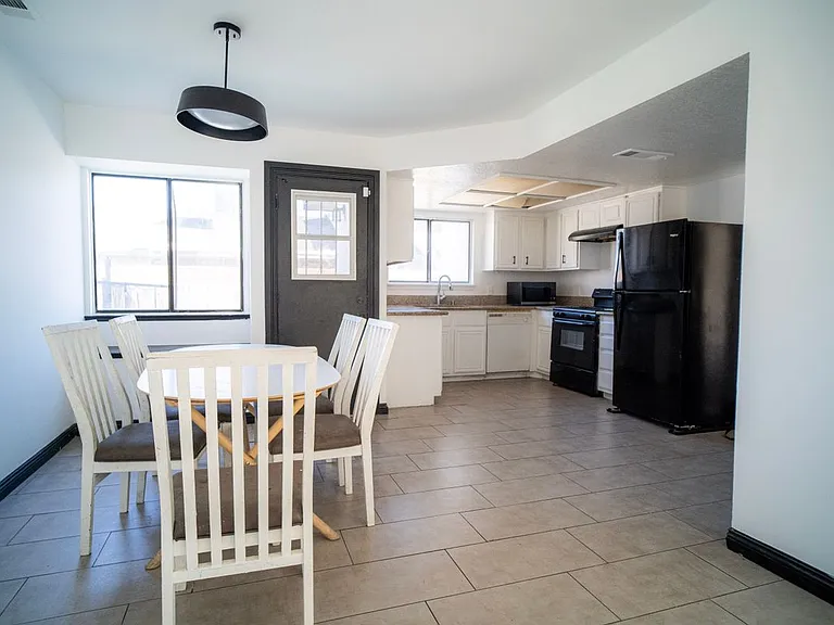 837 Sunrise Ct — Photo 9