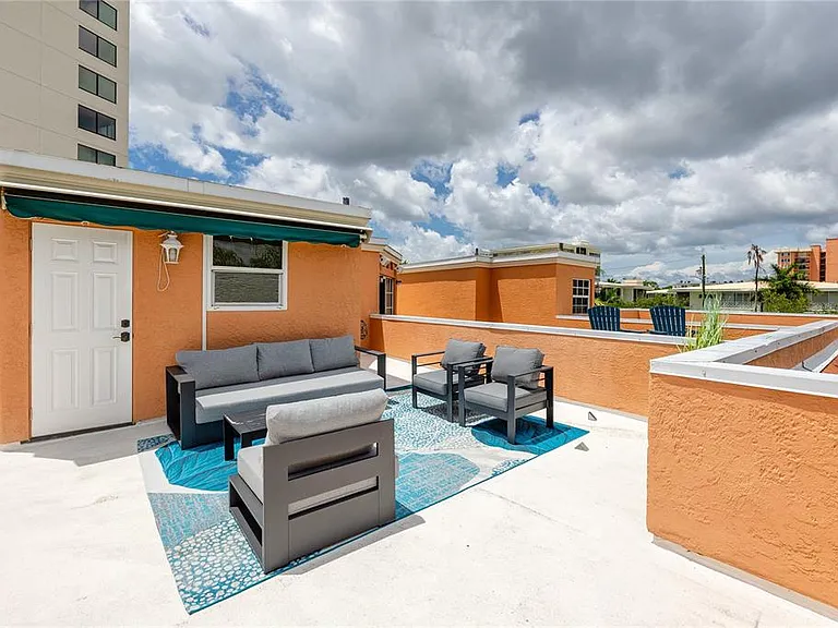920 N Shore Dr NE — Photo 37