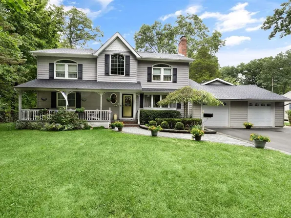 3 Campden Lane, Commack, NY 11725