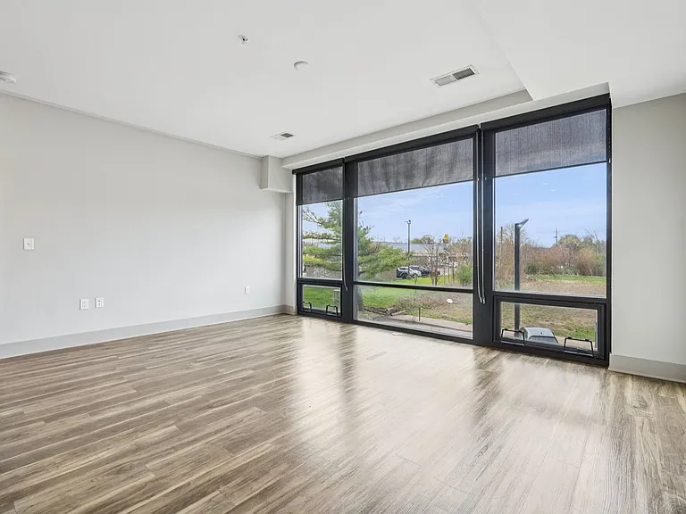 River House — Photo 27