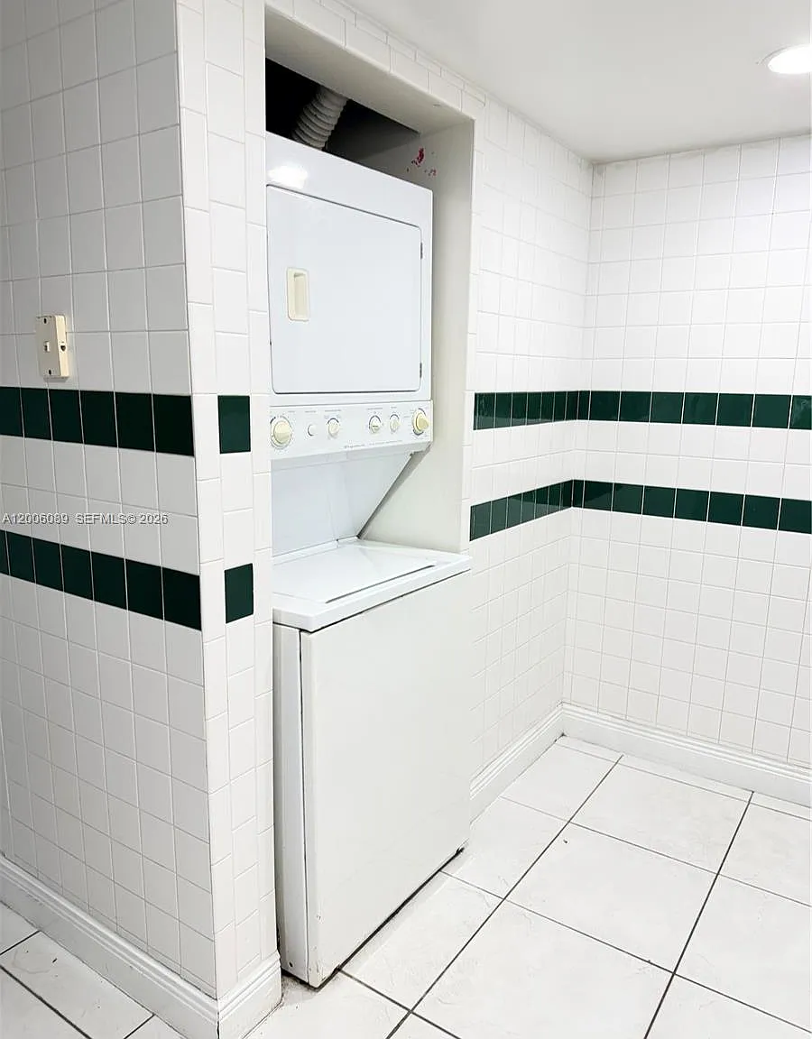 Samari Lake East Condo — Photo 2