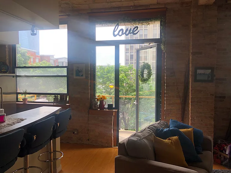 120 E Cullerton St — Photo 5