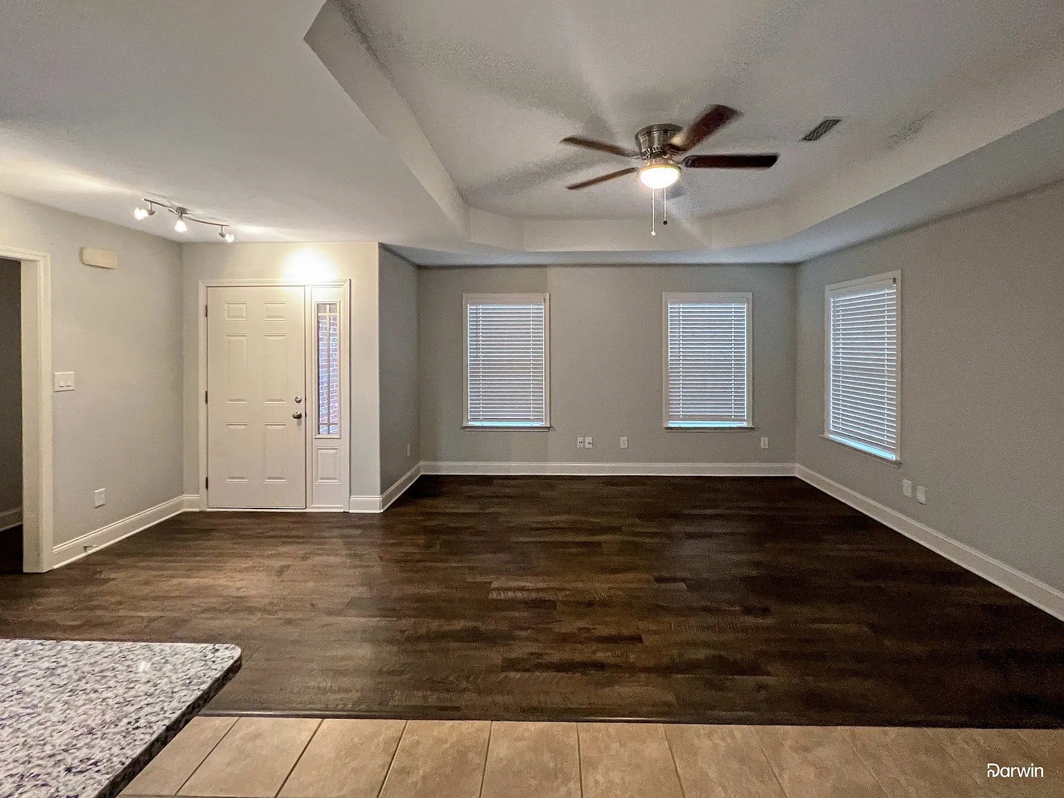 3 bed, 2.0 bath, 1306 sqft, $2,060 — Photo 3