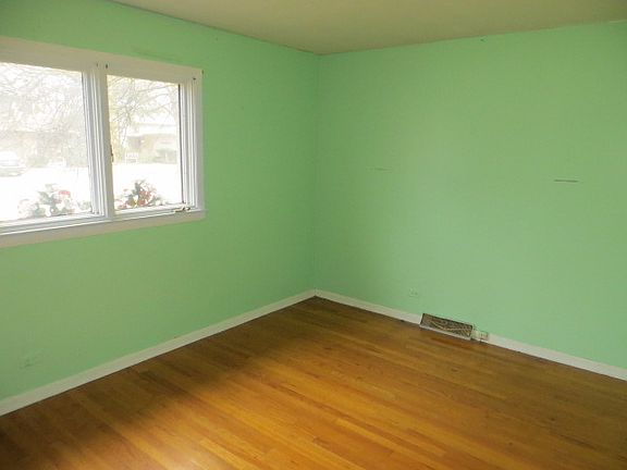 5th image of 348 N Longwood Dr