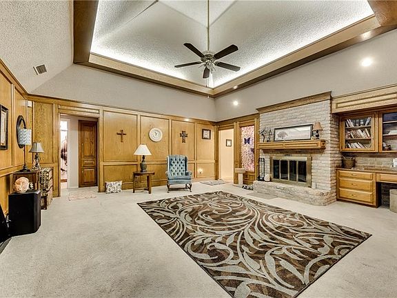 2nd image of 621 Pebblecreek Dr