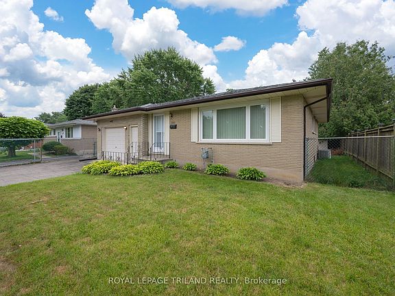 3rd image of 160 Wellesley Cres