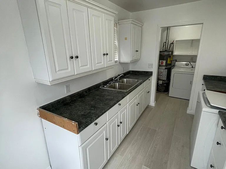 1605 W 206th St #1 — Photo 10
