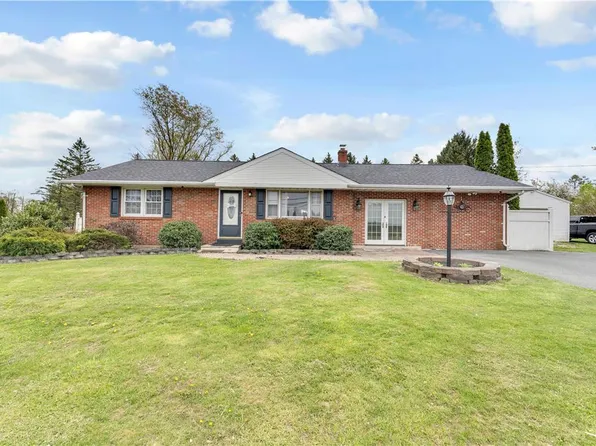 2749 Valley View Dr, Bath, PA 18014