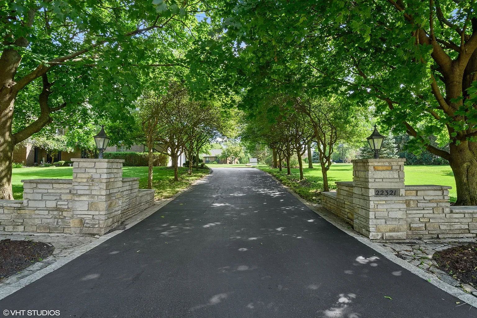 22321 Cambridge Dr photo 1