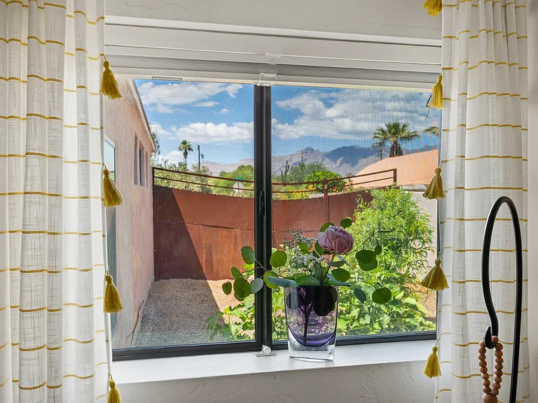 2626 E Hedrick Dr — Photo 33